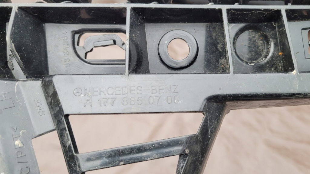 Mercedes w177 напрямна бампера лівий задній a1778850700 // 3396 Зі Шроту