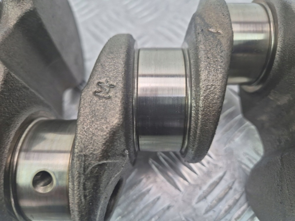 Купити Wał колінчастий mercedes a160 w176 r2700001 m270