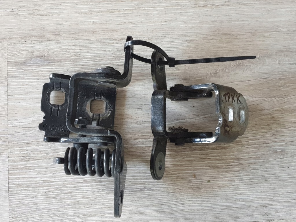 фото №1, Петли дверь jeep cherokee liberty kk задняя правый