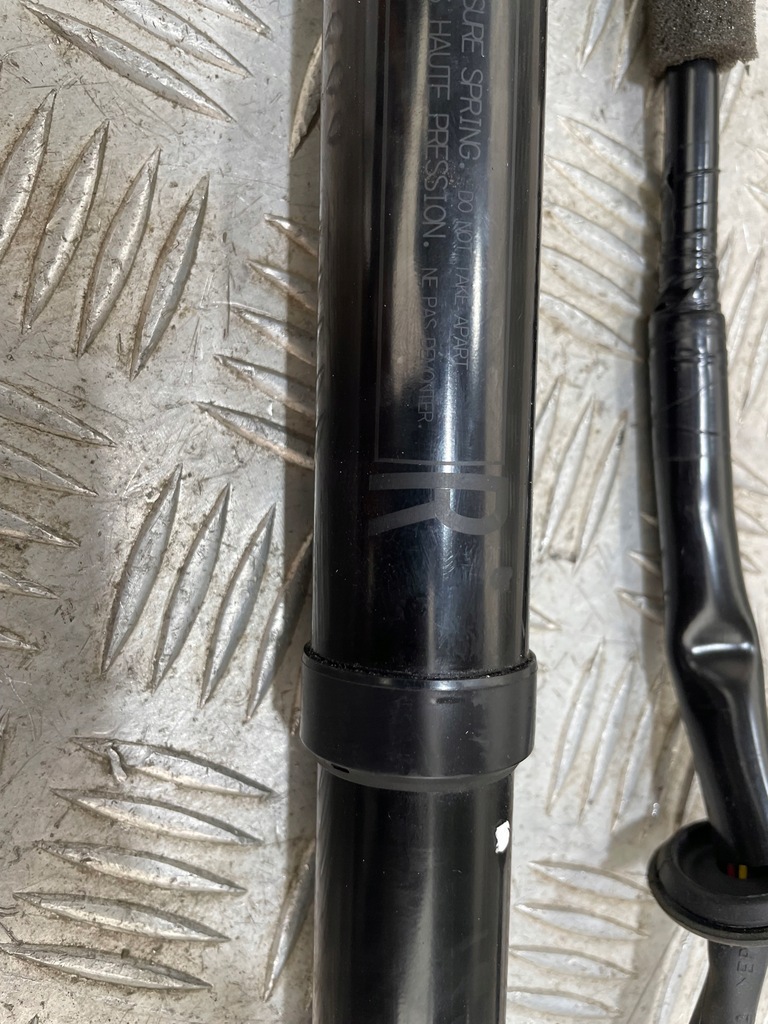 фото №5, Привід амортизатор електричний правий кришки багажника toyota rav4 iv