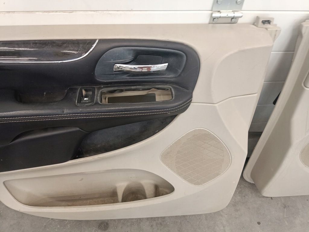 фото №6, Chrysler town country обшивка дверь перед обивка