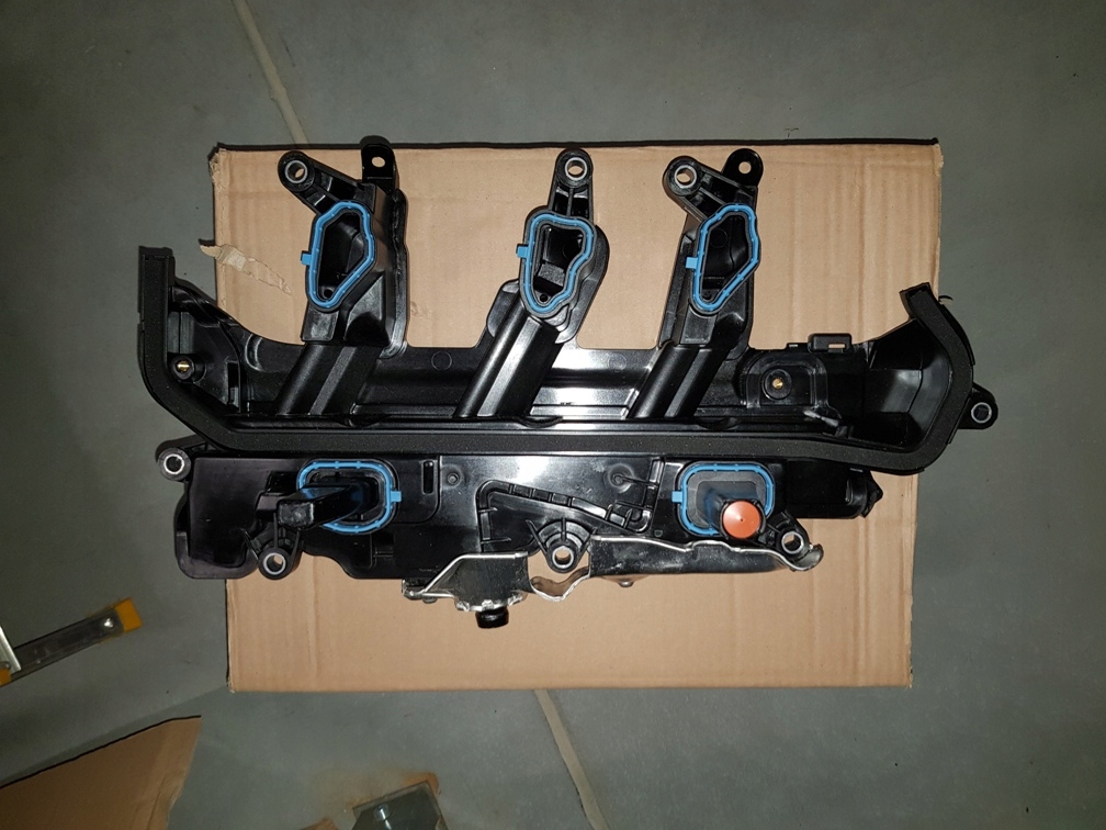 фото №5, Кришка клапанів вентиляція картера renault master iv 118304798r 2,3 dci