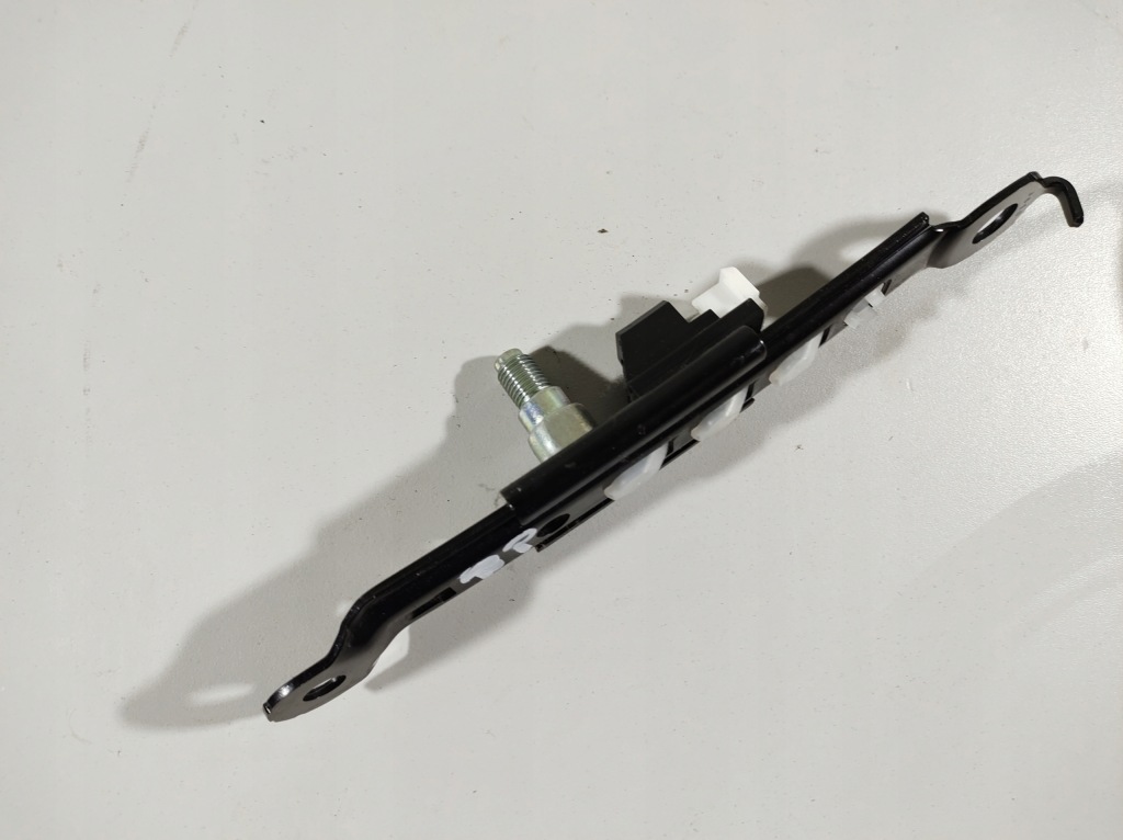 Lexus is300h 13r ползунок поперечина правая  перед Киев