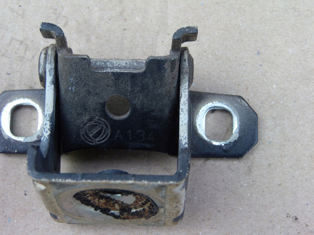 Петли крышки задний  комплект 846 alfa romeo 147 европа Оригинал