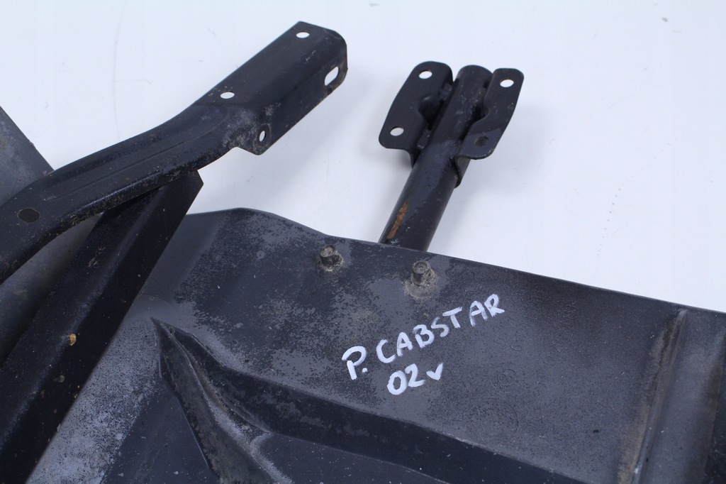 фото №5, Подкрылок правое nissan cabstar 02r.