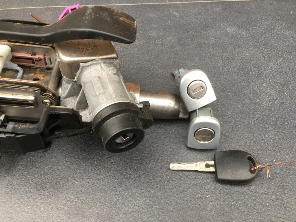 фото №1, Vw polo 9n 6q 02- замок зажигания ключ вкладка ручка дверь комплект la7w