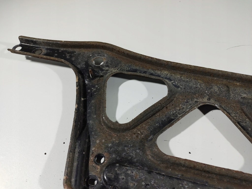 фото №11, Lexus is300h 13r кронштейн подрамник подрамник