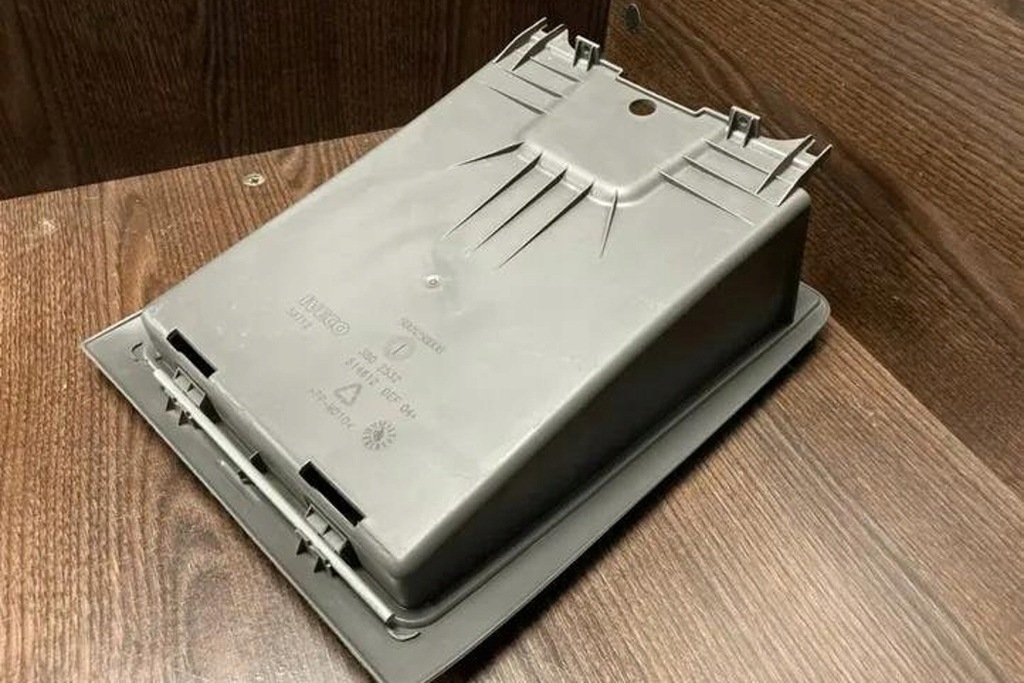 фото №10, Бардачок iveco daily iv flatbed 3802532 3.0l дизель 130kw 2007