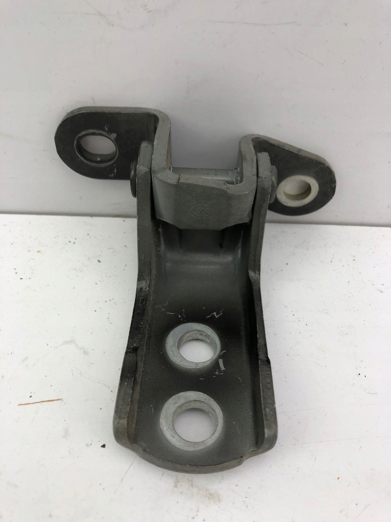 фото №1, Toyota rav4 петля дверь правый