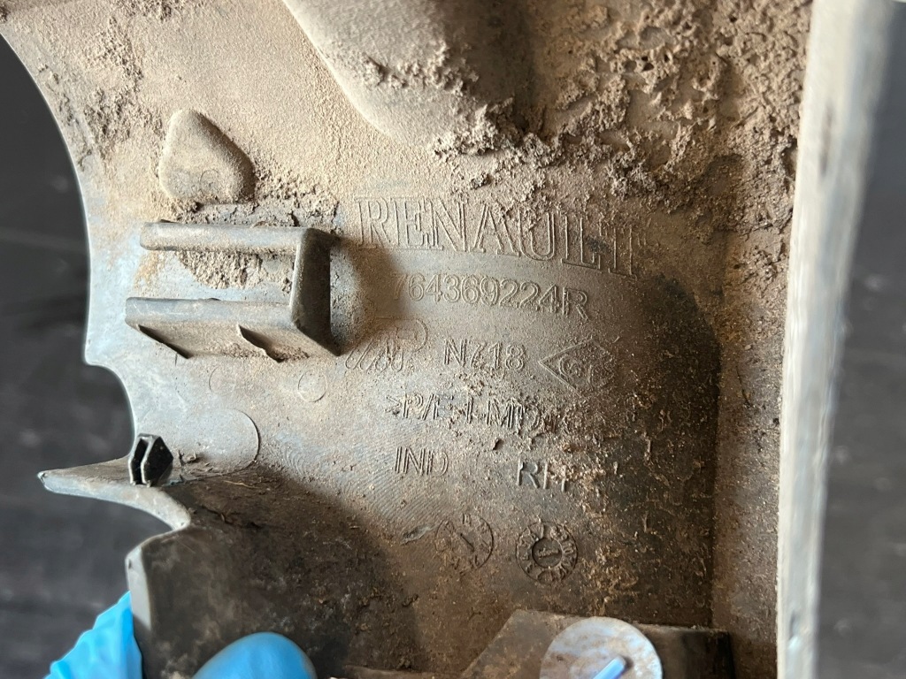 Dacia duster 1 рестайлінг  764369224r накладка поріг молдинг поріг Недорого