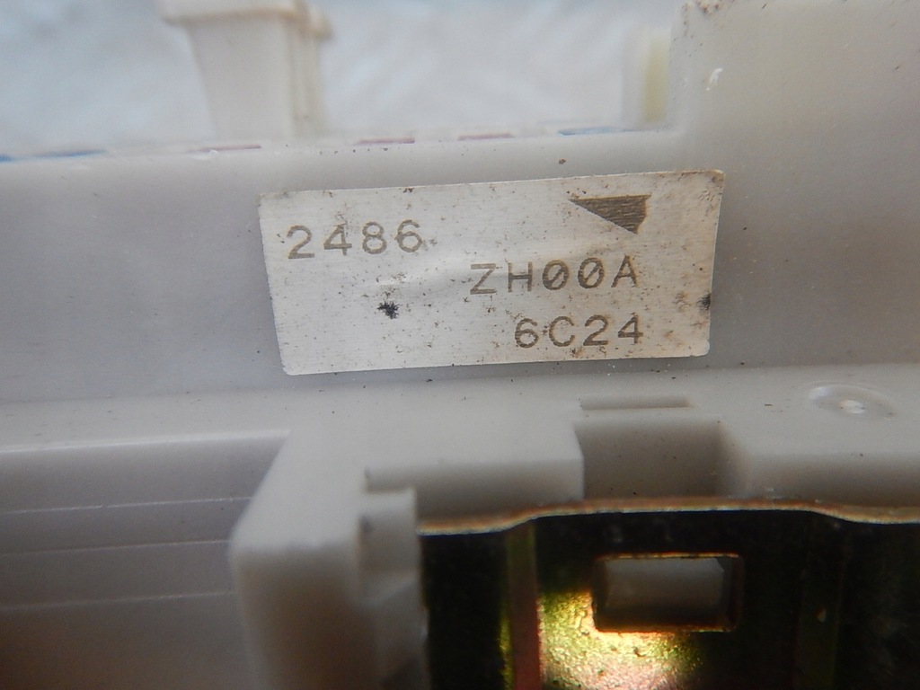 фото №4, Nissan titan armada 04- коробка предохранителей