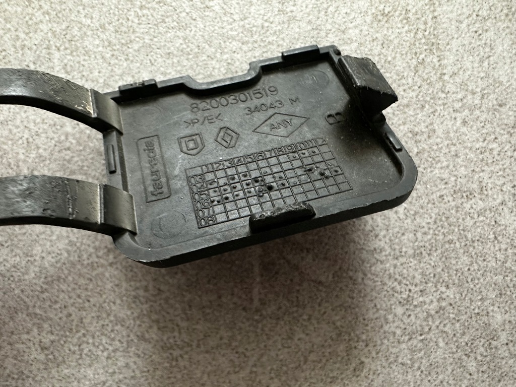 фото №4, Заглушка фаркоп перед 8200301519 dacia logan i