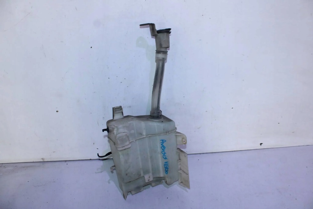 фото №1, Бачок омывателя toyota avensis verso помпа