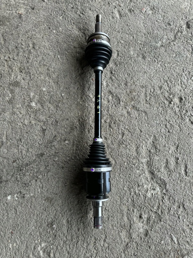 фото №1, Приводной вал левый перед toyota yaris cross kross 2022 w-wa 1.5 гибрид