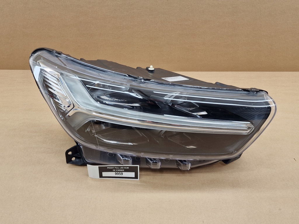 фото №1, Комплектна права лампа full led volvo xc40