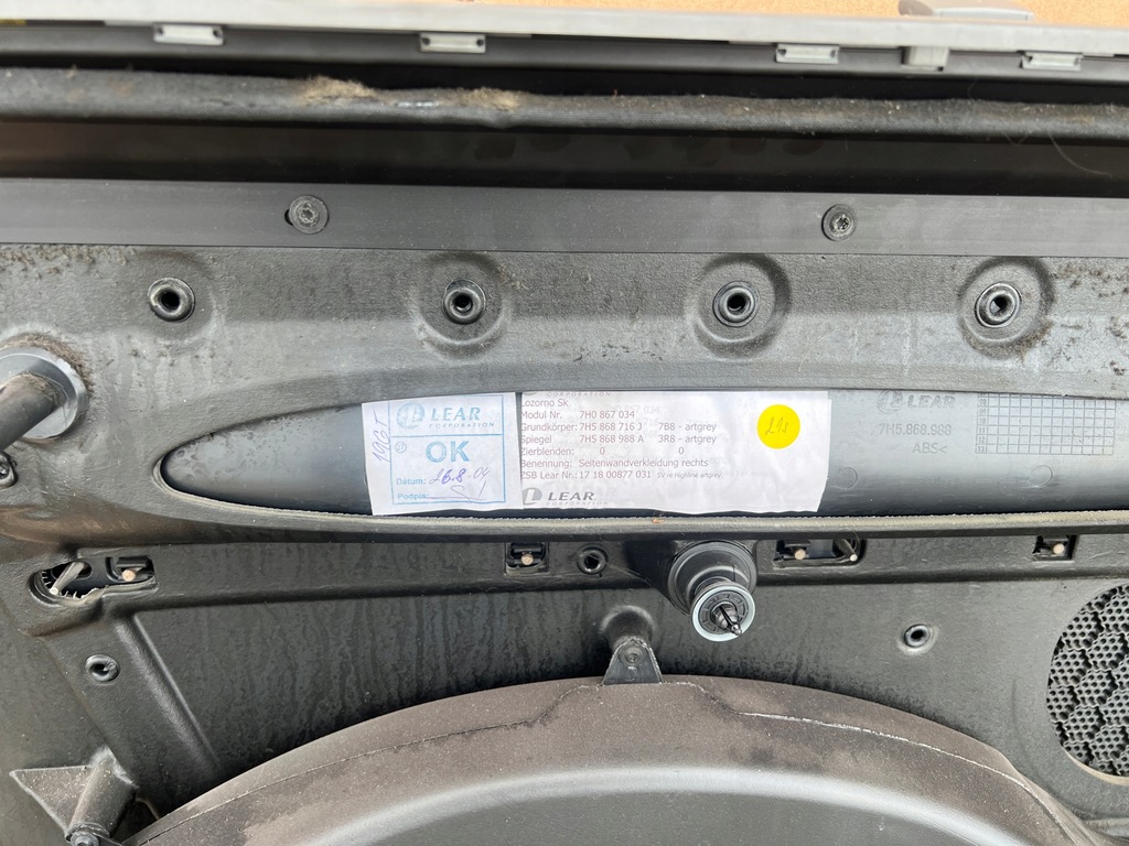 фото №9, Обшивка обивка правый задняя шторка 7h5868716 vw t5 multivan