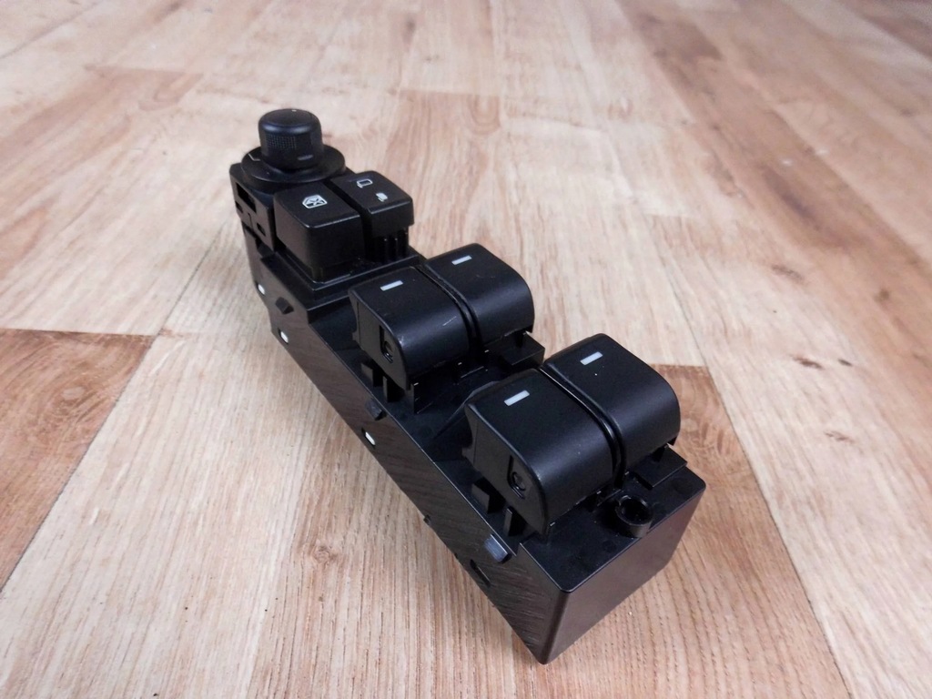 фото №1, Mazda 3 bm bn 2013+ переключатель окон перед левый