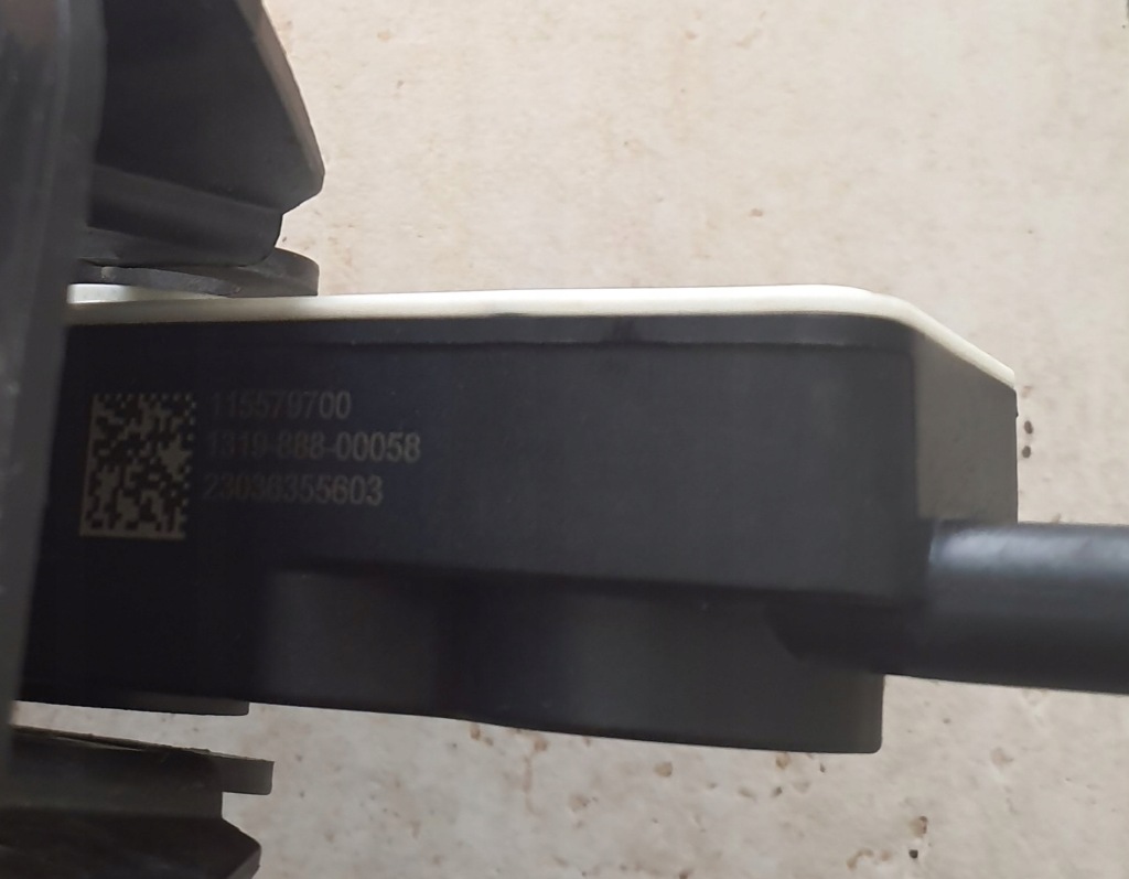 Tesla 3 y моторчик впуск радіатора повітря 2021 Зі Шроту