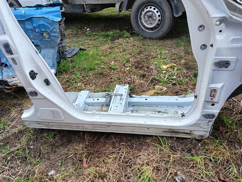 фото №1, Порог правый блок двигателя nissan juke i f15