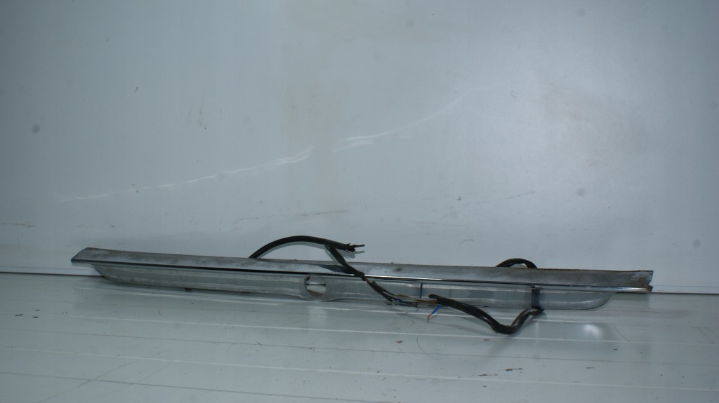 Купити Mercedes r107 sl slc молдинг хром під  кришка багажника задній задня 1076901580