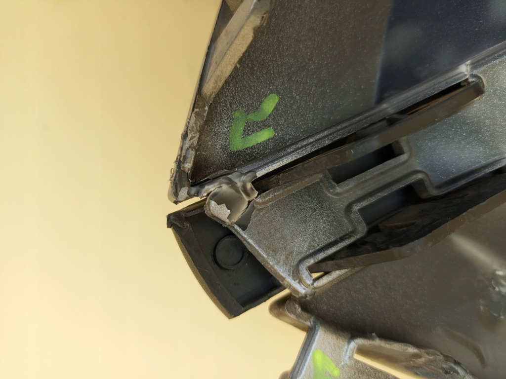 Opel combo e 2018- уголок бампера левая перед передний 9818198777 Недорого