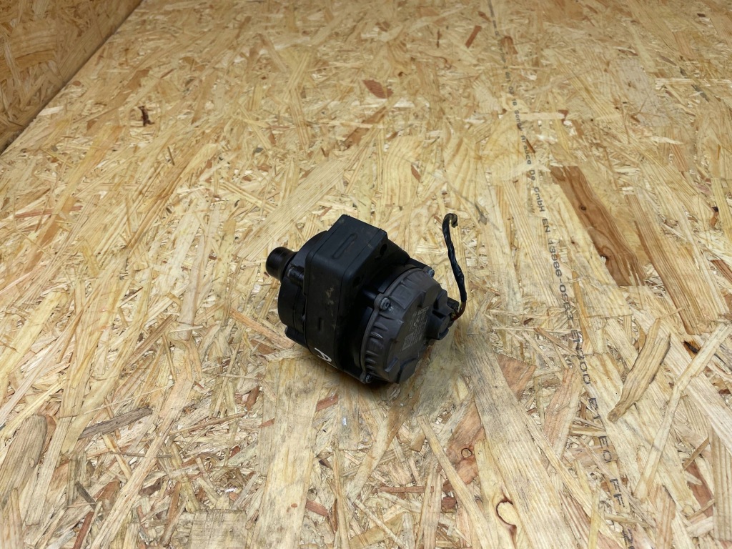 Дополнительная насос воды bmw f39 f45 f46 f48 mini f55 f56 f57 f60 8679882 Киев