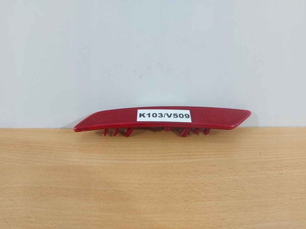 фото №1, Jaguar i-pace лівий відбивач бампера задня лампа оригінальний номер