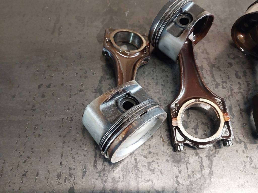 Поршень з шатун bmw 3 e36 318i m40b18 184e1 в Україні