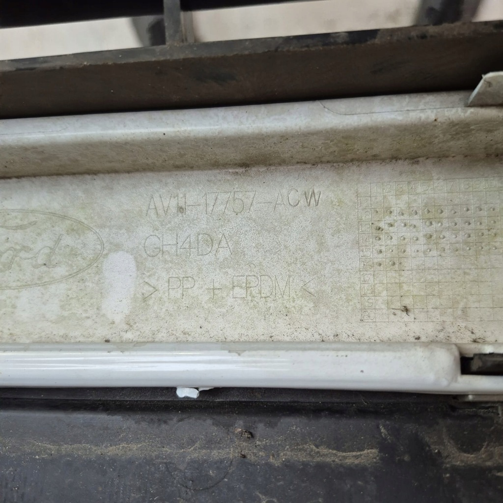 фото №12, Ford b-max 12- бампер перед передний решётка радиатора решётка pdc av11-17757-acw