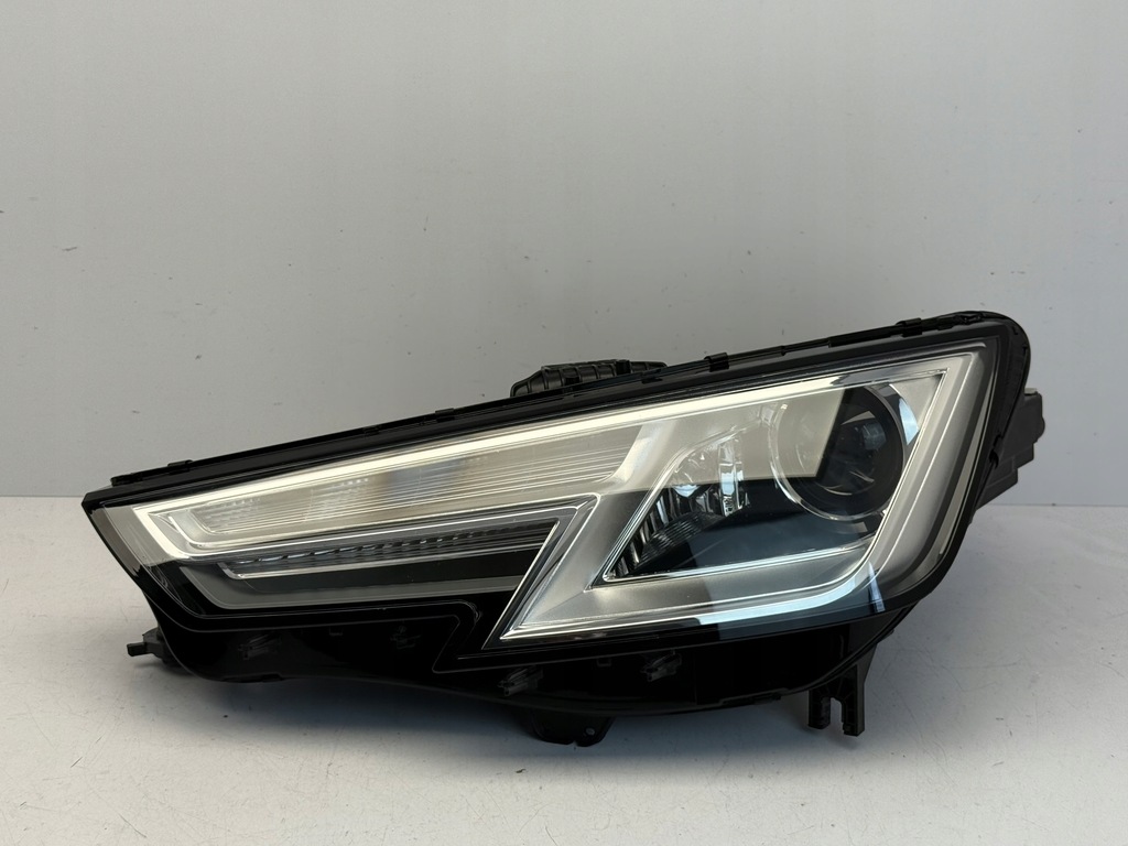 фото №1, Audi a4 b9 лампа ліва ксенон 8w0941005