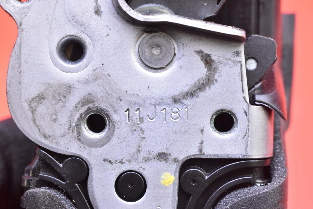 Замок дверь правый перед передний eu 13579523 gp opel astra 4 iv j 5d hb 09- Киев