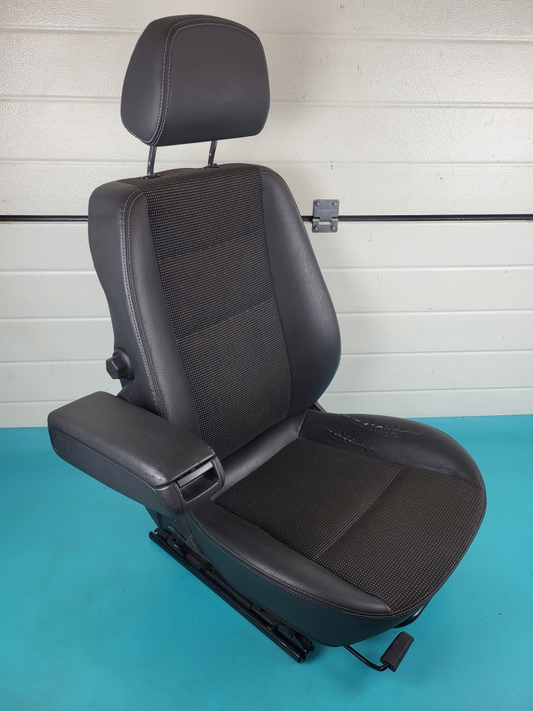 Opel zafira b 09r сиденье водителя левый подлокотник europa Киев