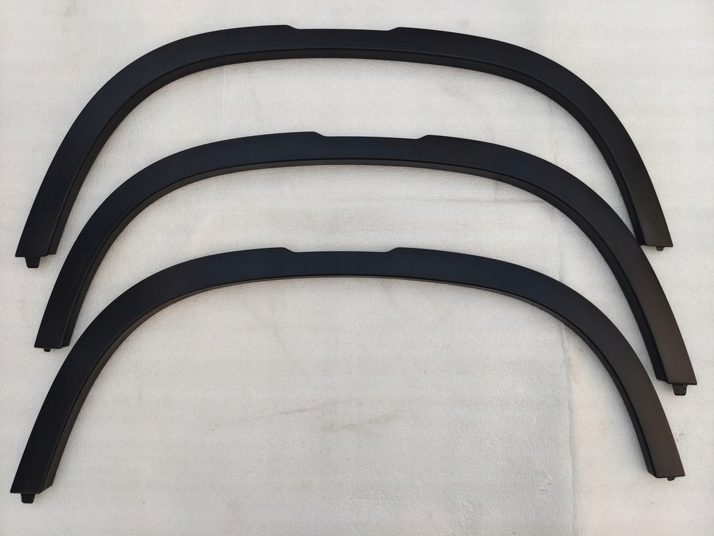 фото №1, Land rover defender молдинг крыла правая перед l8b2-16a074-ax