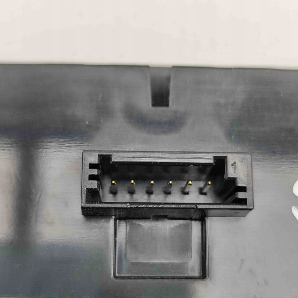 Купити Зарядний пристрій індукційна bmw 8 gran купе g16, f93 a2c12393706 32146695 4.4l