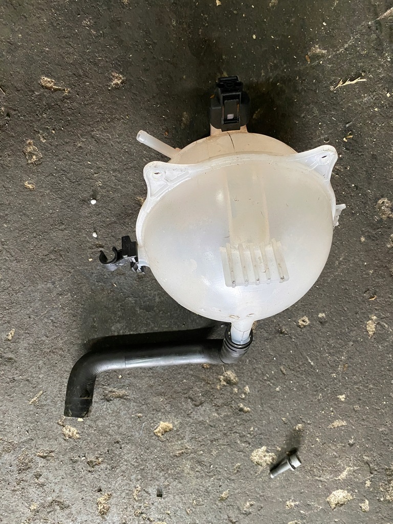 фото №1, 16 skoda rapid бачок розширювальний 6q0121407b