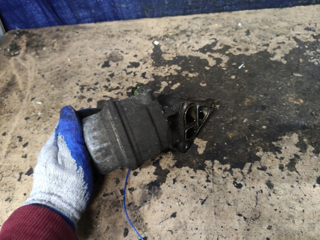 фото №1, Mini cooper r50 1.6 16v корпус основание фильтра масла