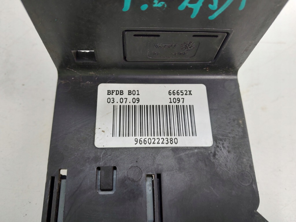 Модуль запобіжники акумулятор клема 9660222380 citroen berlingo 2 1.6 hdi в Україні