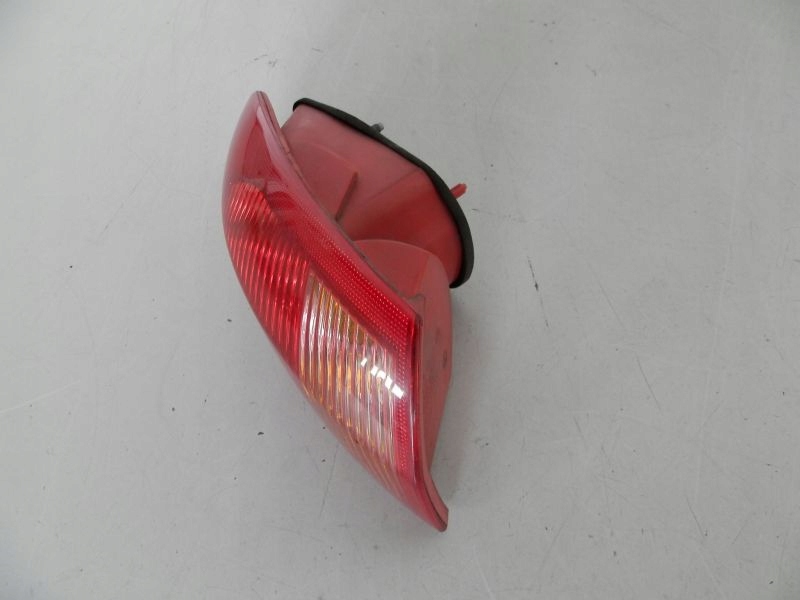 фото №8, Alfa romeo 147 лампа задняя левая 46556349 + вкладыш ламповый