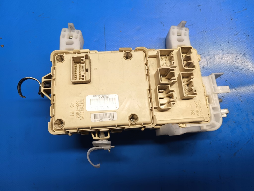 фото №4, Коробка предохранителей модуль bsi toyota corolla verso ii