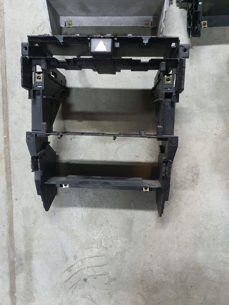 фото №1, Audi a4 b7 корзина pod радіо 2 din оригінал!!!