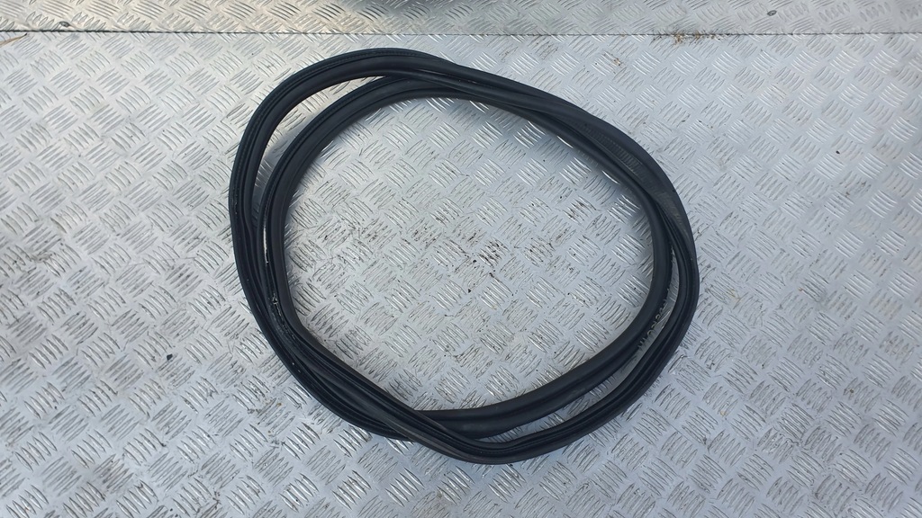 фото №1, Прокладка крышки багажника задняя dacia sandero iii stepway