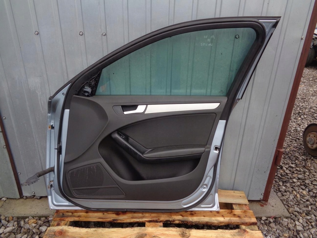 Двері праве перед передні комплектна  з скло audi a4 b8 2008- лак: ly5j Недорого