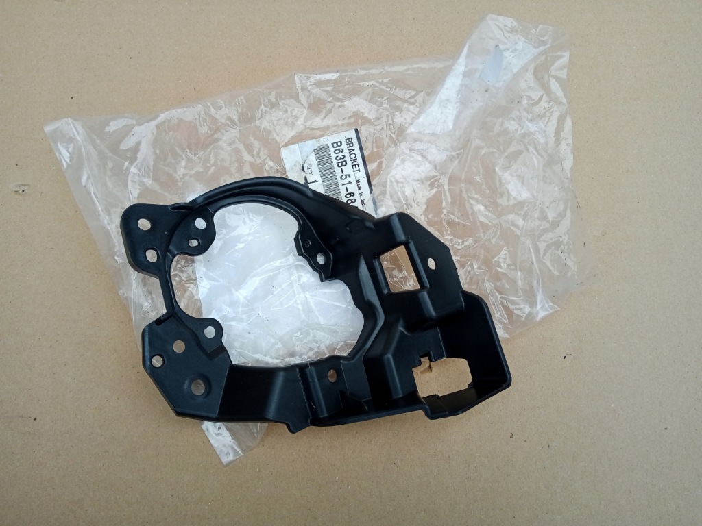 фото №2, Mazda 3 праве кронштейн протитуманної фари