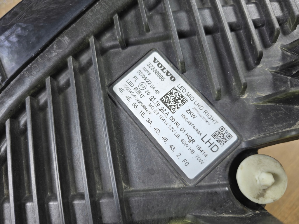 Купити Volvo xc60 xc 60 2 рестайлінг  фара перед mid led правий 32338985