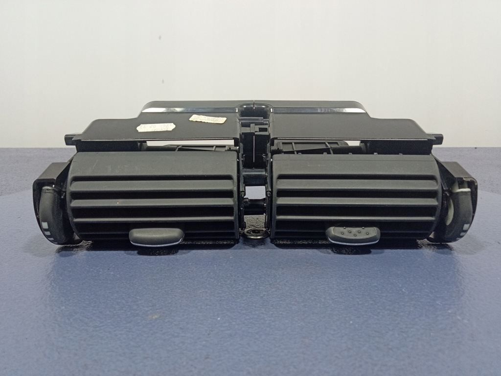 фото №1, Mercedes c w203 решётка обдув средняя a2038302254