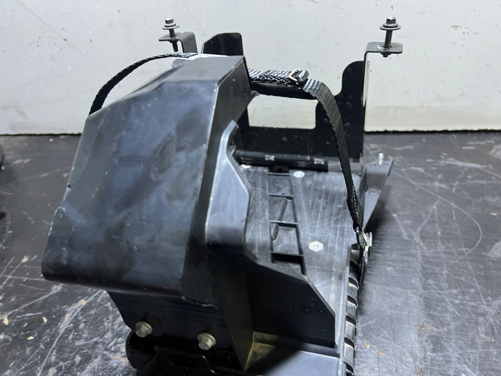 Volvo xc40 1.5 t3 основание кронштейн аккумулятор держатель корпус 32244415 с Разборки