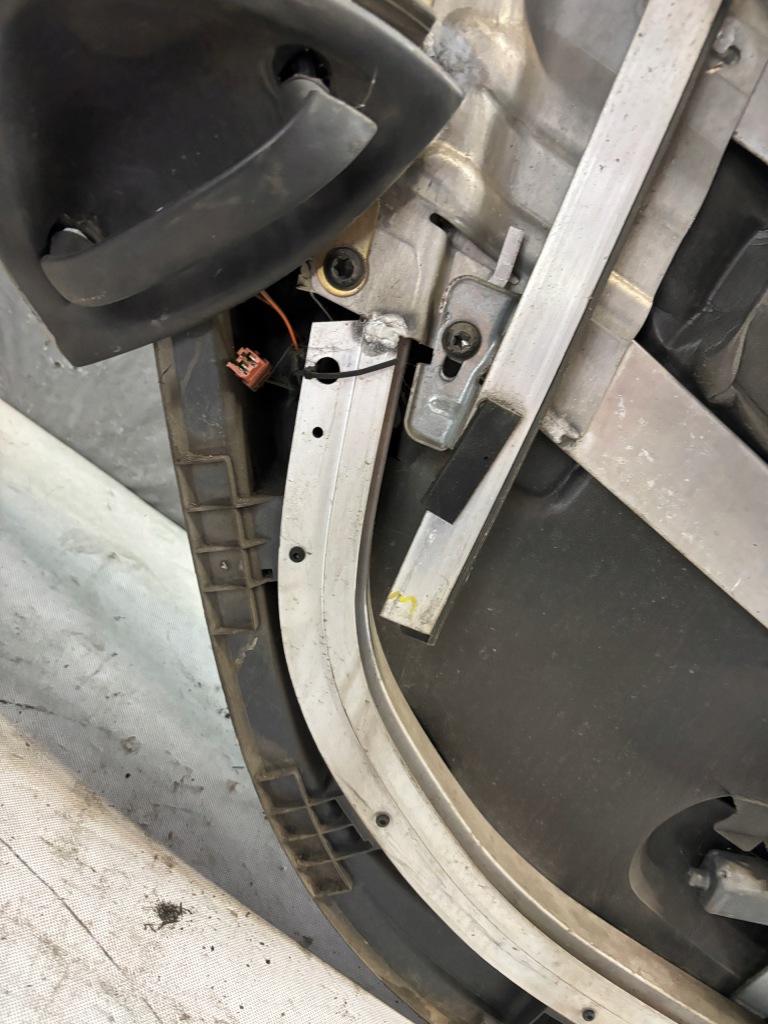 Підйомник скло правий передні  smart fortwo 1 1 Недорого