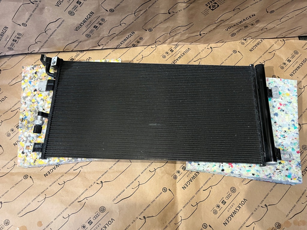 фото №1, Audi a4 b9 a5 8w 2.0 tfsi радиатор кондиционера orginal 8w0816411c 2017 r