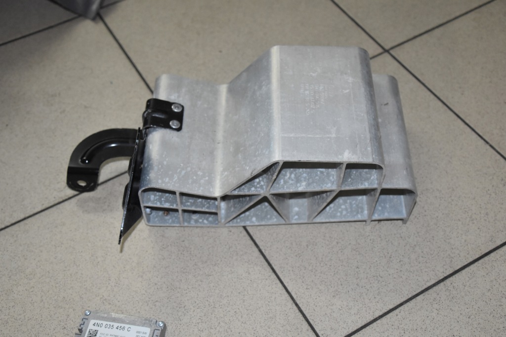 фото №1, Кронштейн audi a5 8w 8w0806916