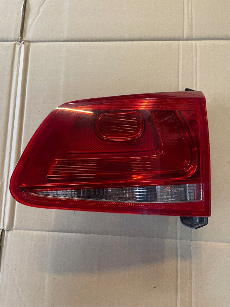 фото №1, Vw touareg 7p лампа правая задняя 7p6945094c